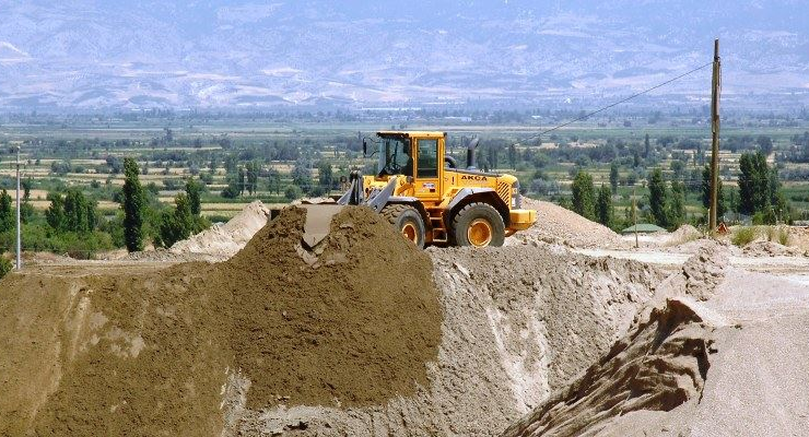 Kum fiyatları el yakıyor.