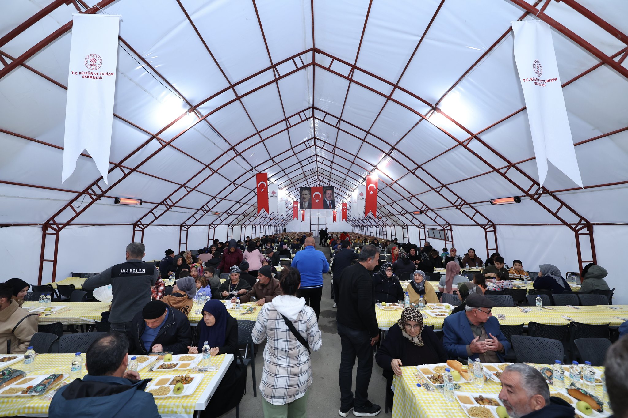 Onikişubat Belediyesi, Ramazan ayında sosyal yardımlarını artırarak vatandaşların yanında olmaya