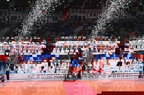 
Edeler, artık Efeler Ligi’nde! Şampiyon Onikişubat Belediye Spor kupasına kavuştu
Arabica