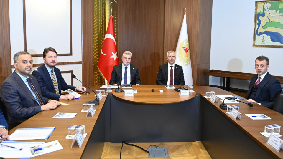 Vali Mükerrem Ünlüer başkanlığında gerçekleştirilen Altyapı Çalışmaları Koordinasyon Toplantısı’na katılan