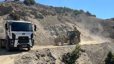 Onikişubat Belediyesi,12 noktada eş zamanlı çalışmalarına devam ediyor.