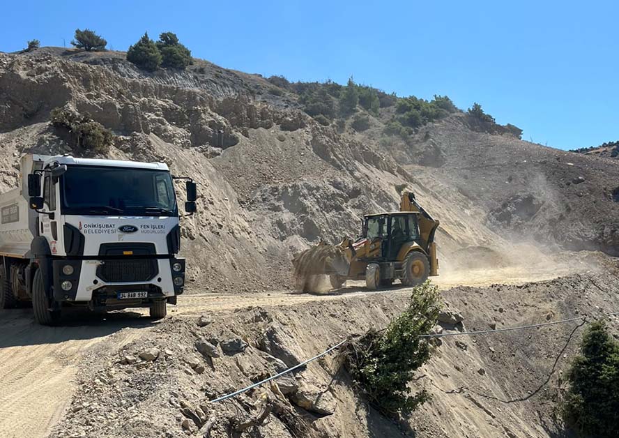 Onikişubat Belediyesi,12 noktada eş zamanlı çalışmalarına devam ediyor.